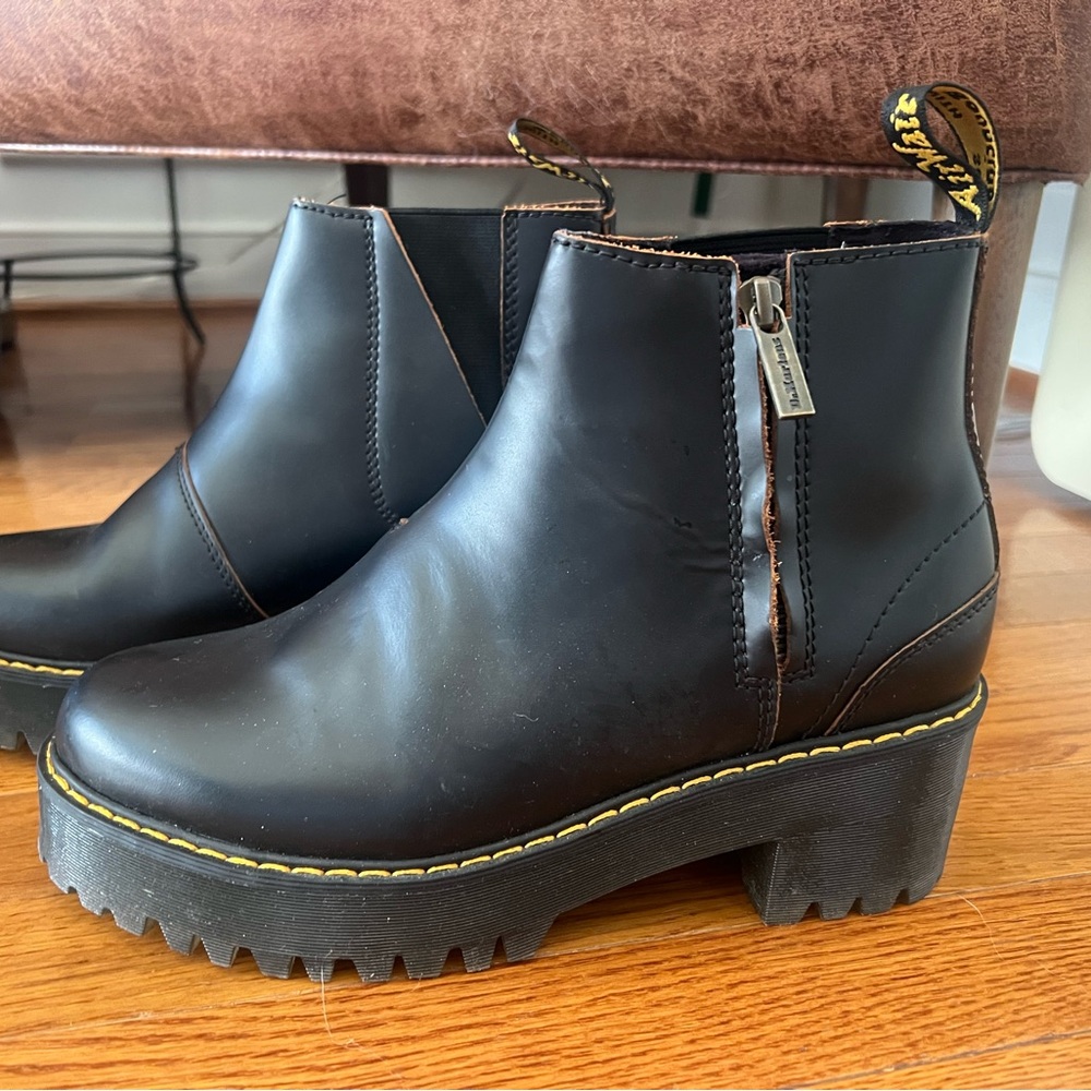 Dr Martens sz 8 side zip